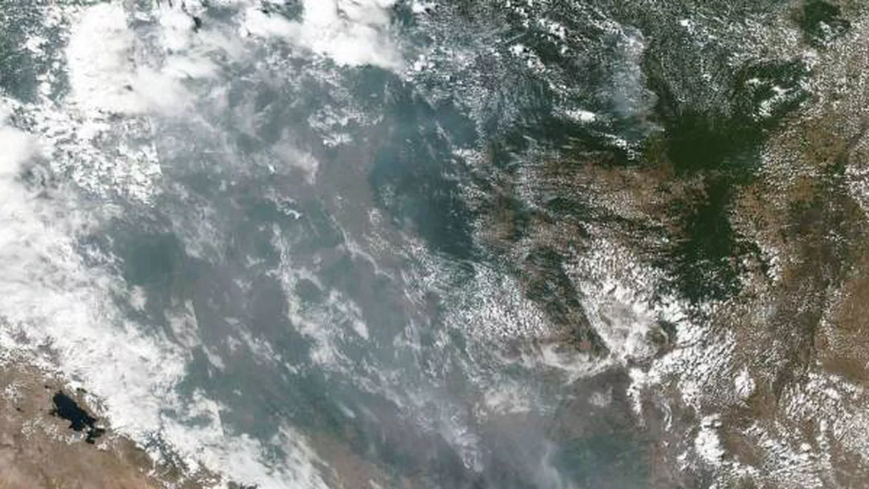 Imagini apocaliptice publicate de NASA: Pădurea amazoniană continuă să fie mistuită de flăcări (FOTO)