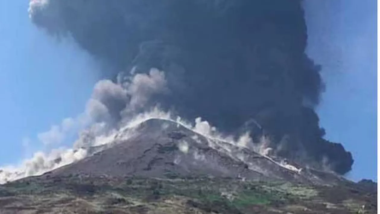 Panică în Italia! Vulcanul Stromboli a erupt din nou!  Detalii de ultimă oră (VIDEO)