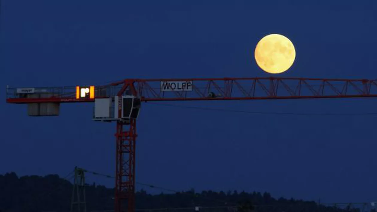 EXCLUSIV // Adevărul despre LUNA NEAGRĂ din noaptea de vineri spre sâmbătă. Astronomul Adrian Șonka: E un termen inventat de suboamenii aceia, numiți astrologi / E ca și cum ai lua salariul, nu poți să spui că e un fenomen deosebit