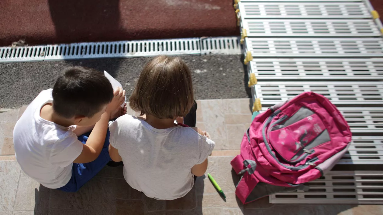 Candidatul USR-PLUS, în turneul electoral în sudul țării. Dan Barna: „Nu toaletele în curtea școlii sunt groaza mamelor pe care le-am întâlnit, ci însăși existența școlii”