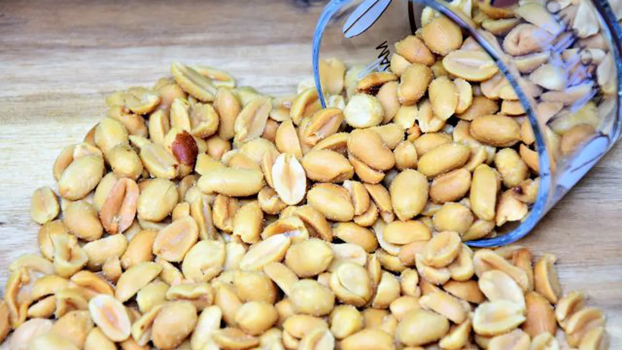 Nereguli descoperite de Protecţia Consumatorului în Capitală: Alune și semințe cu mucegai, vândute clienților (VIDEO)