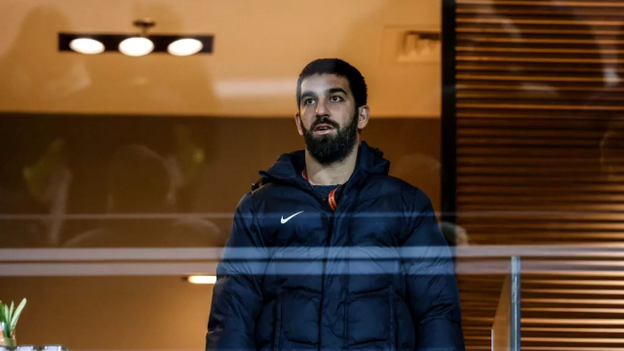 ȘOC în lumea fotbalului: Arda Turan, CONDAMNAT LA ÎNCHISOARE după ce L-A CĂLCAT ÎN PICIOARE pe un cunoscut cântăreț turc și i-a HĂRȚUIT nevasta în club (FOTO, VIDEO)