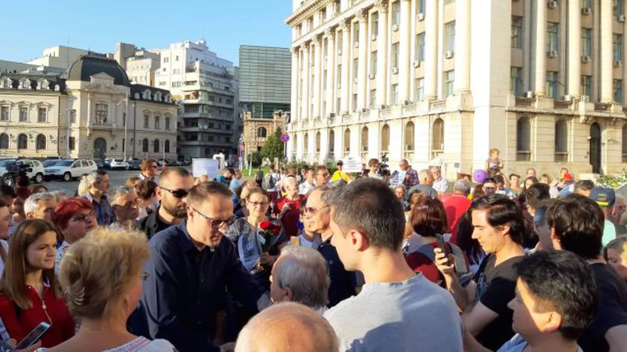 Protest în Capitală de ziua Alexandrei Măceșanu: Câteva sute de oameni s-au adunat în fața sediului MAI (FOTO, VIDEO)
