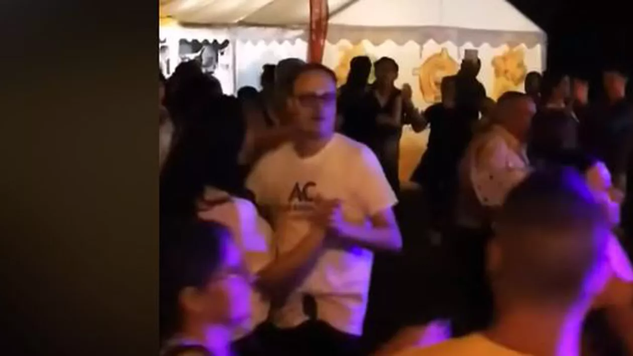 Imagini incredibile cu Alexandru Cumpănaşu dansând în plină tragedie de la Caracal: 'Părinţii Alexandrei îşi plâng copila, unchiul ţopăie bezmetic prin parc!' (VIDEO)