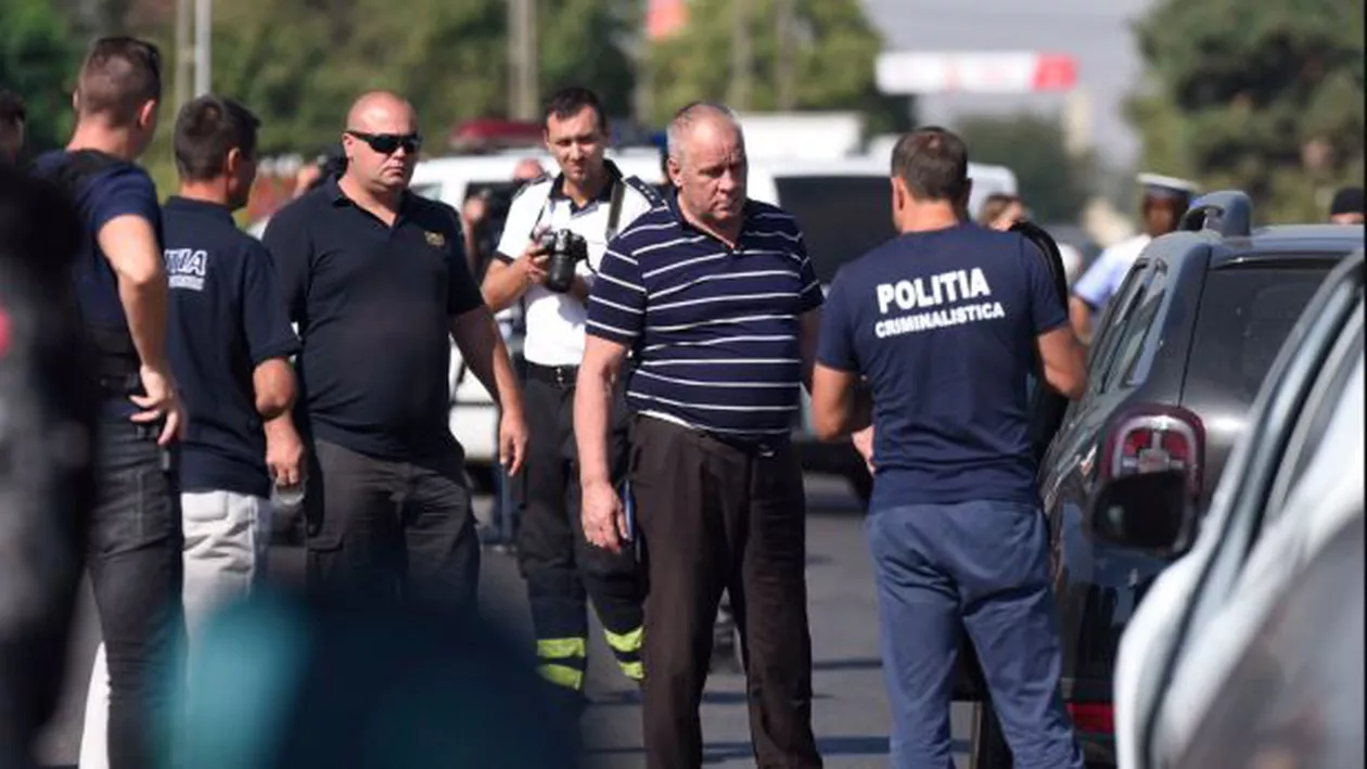 Primele imagini cu Gheorghe Dincă la reconstituire: Proaspăt ras şi tuns, principalul suspect al crimelor de Caracal se poartă extrem de dezinvolt printre anchetatori  (FOTO)