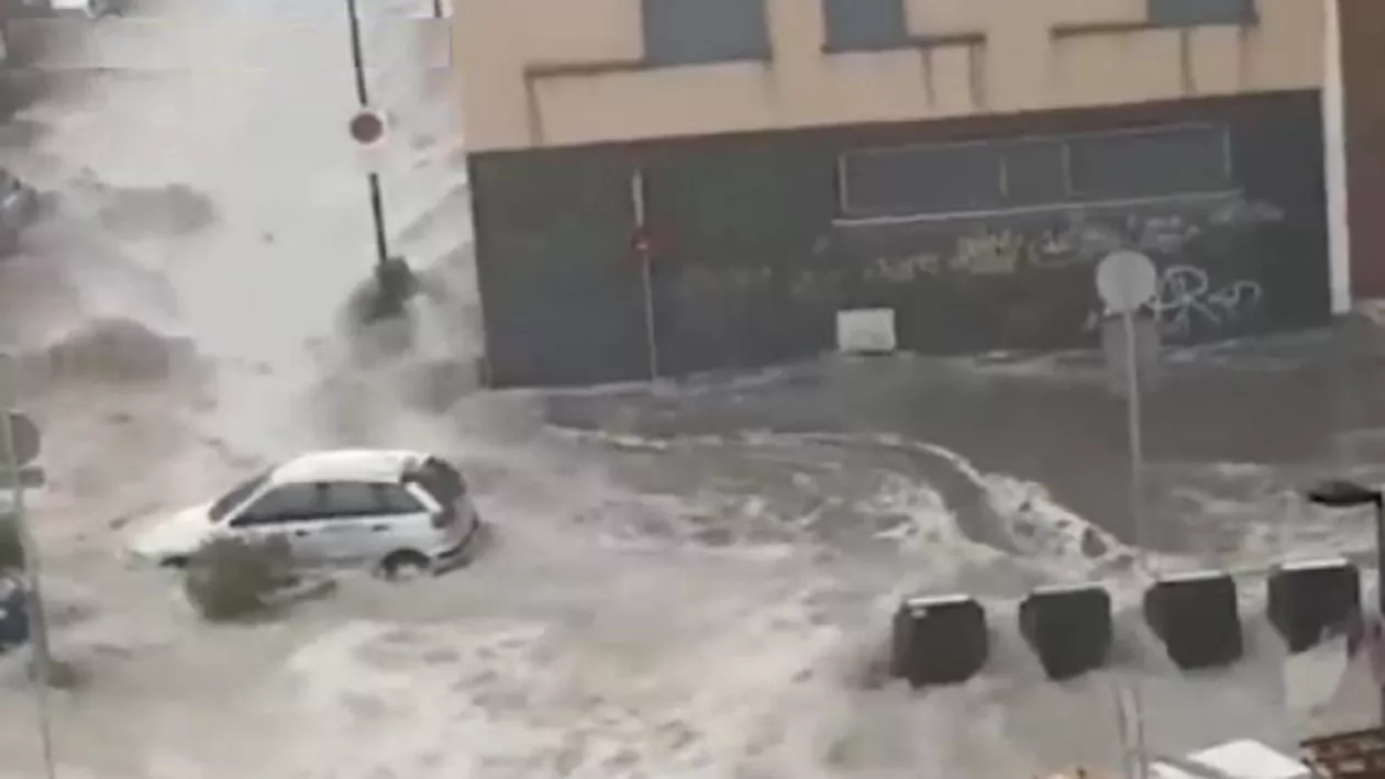 Inundații DEVASTATOARE: Peste 10.000 de români, în PERICOL!