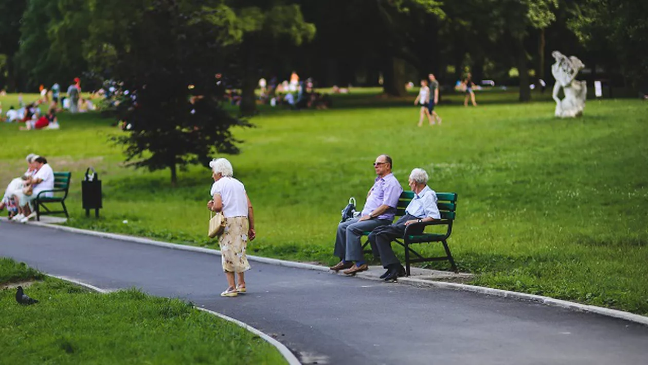 Vârsta de pensionare, schimbată oficial: Revoltă fără precedent, toți pensionarii sunt în stradă... Pică Guvernul?