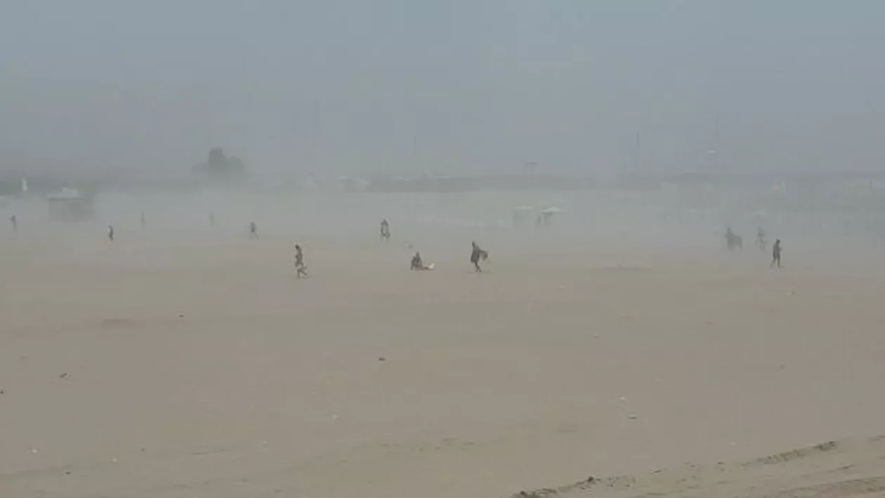 PRĂPĂD PE PLAJA DIN EFORIE! O furtună de nisip a izbucnit din senin (VIDEO)