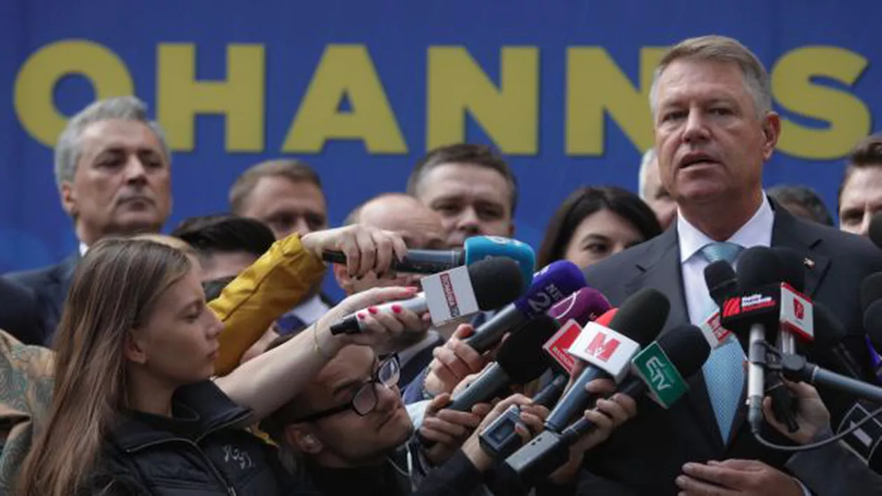 Klaus Iohannis îi răspunde ironic lui Dan Barna: Sunt un fel de pompier atomic care a prevenit să se prăbușească România. Se poate clasifica și așa