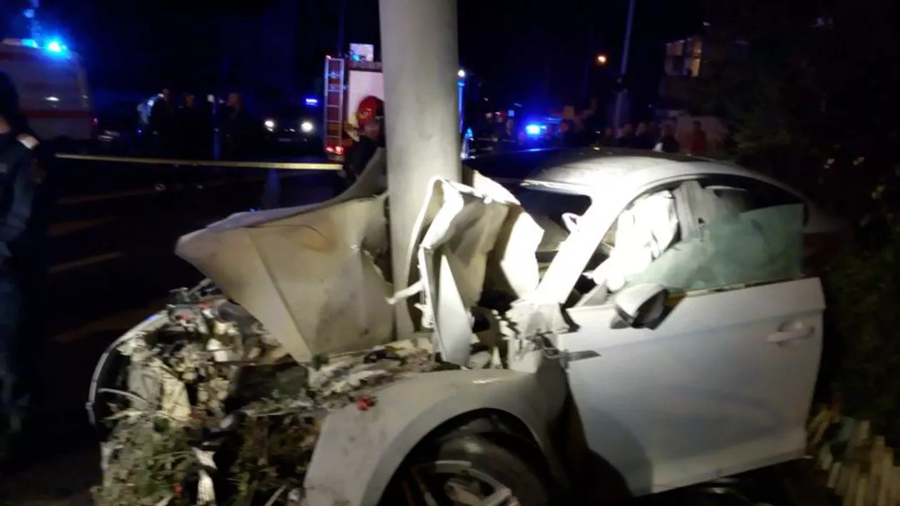 Accident cumplit în România! Un tânăr de 19 ani a murit și alți 2 au fost răniți după ce mașina lor a intrat într-un stâlp