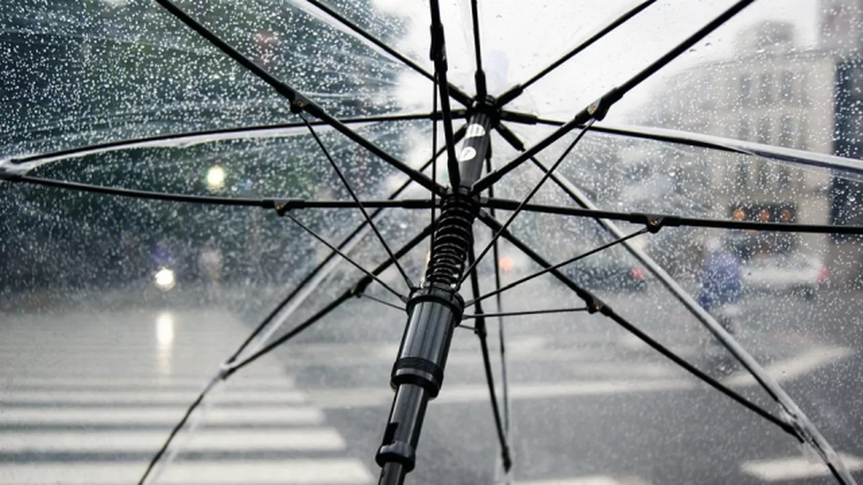 ALERTĂ METEO: Vreme de COȘMAR în mai toată țara. Vezi aici PROGNOZA PE REGIUNI până pe 6 octombrie