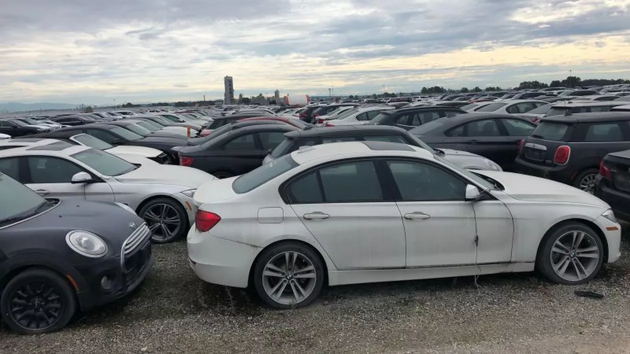 Mii de BMW-uri zac abandonate. Care este motivul?