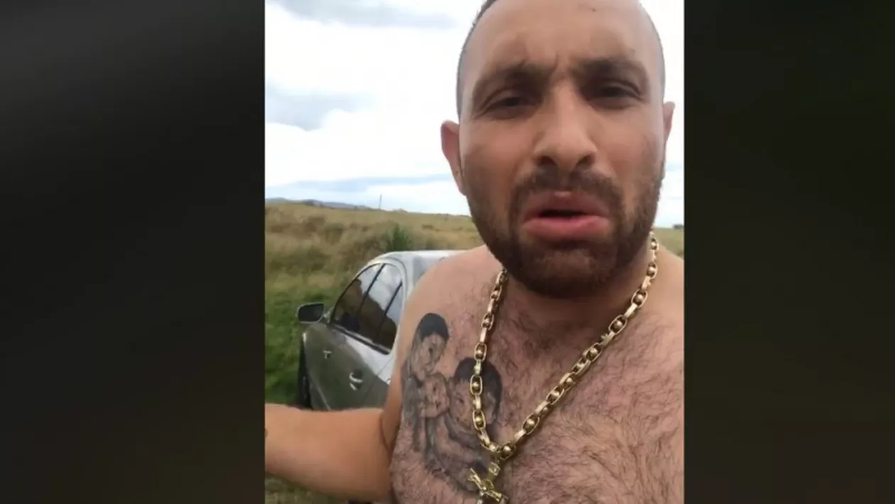 Românul care şi-a incendiat Mercedesul și a împărțit bani pe străzile din Dublin și-a aflat SENTINȚA. Ce pedeapsă a primit vloggerul Strugurel (VIDEO)