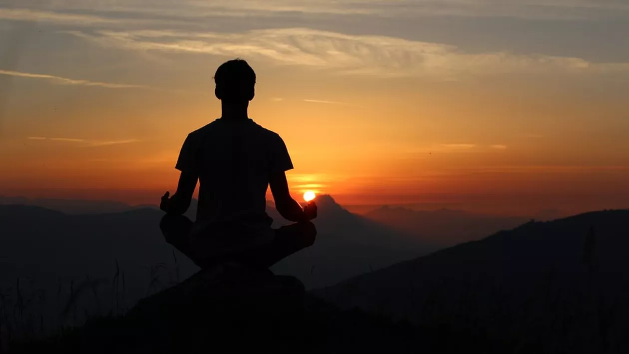 'Când facem în Biserică fie metanii mari fie închinăciuni, nu o facem din motive de fitness' - Mai marii BISERICII se întâlnesc să discute 'tendințele periculoase: Yoga, pilates și meditație'