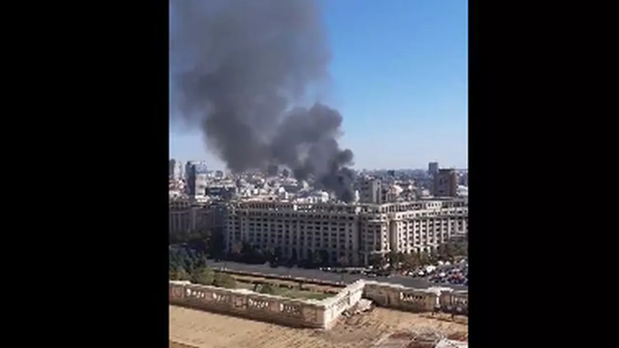 INCENDIU lângă Ministerul Finanțelor. Pompierii intervin pentru stingerea flăcărilor (VIDEO)