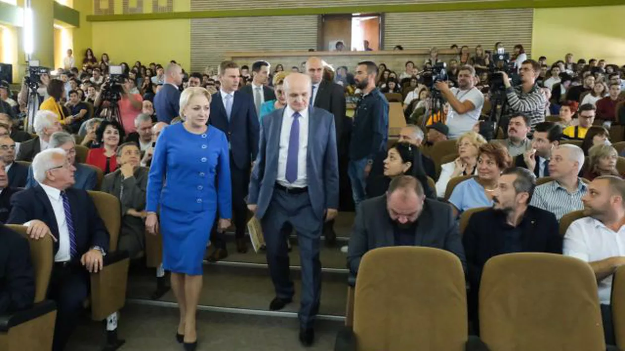 Viorica Dăncilă, primită cu proteste la Ploiești: ”Ghița e în Serbia/ Nu ne mai alungați tinerii din țară”