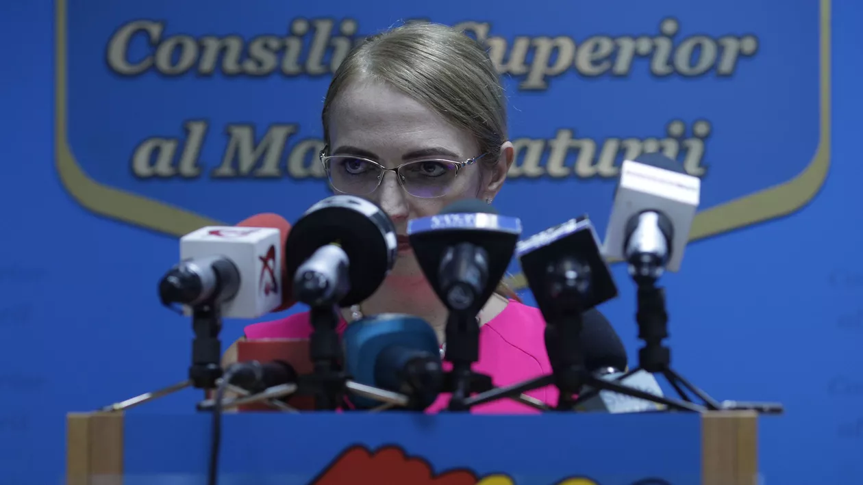 Plângere penală pe numele Liei Savonea. Șefa CSM, acuzată de abuz în serviciu și uzurparea funcției
