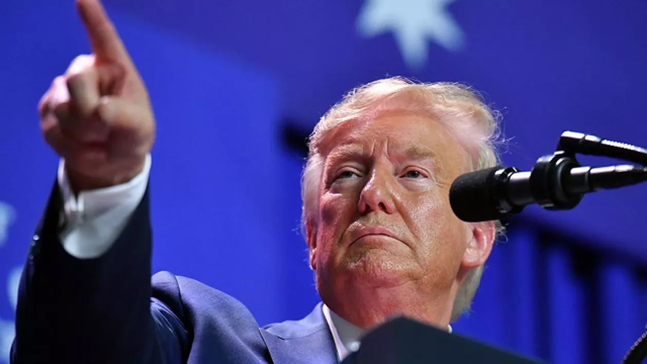 Dezvăluiri din culisele administrației americane: Donald Trump ar fi sugerat împușcarea imigranților în picior sau împrejmuirea graniței cu șanțuri pline cu șerpi sau crocodili 