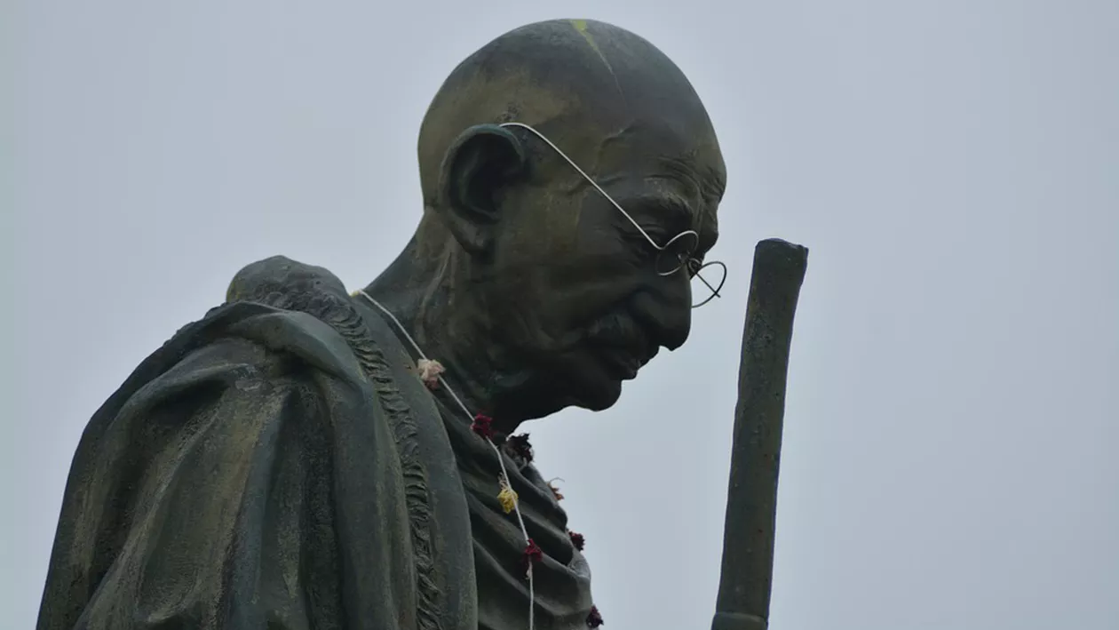 Cenușa lui Mahatma Gandhi, FURATĂ chiar în ziua în care se împlinesc 150 de ani de la nașterea sa