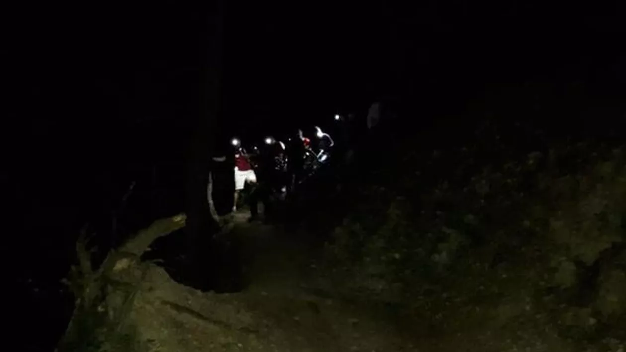 Stare de alertă! BĂRBAT DISPĂRUT în Munții Bucegi! Salvamontiștii ÎL CAUTĂ DE ORE BUNE, pe ploaie și ceață!