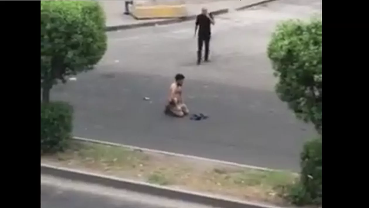 Momentul în care un protestatar din Irak s-a apucat să se roage în timp ce în jurul lui se trăgea cu muniţie de război (VIDEO)