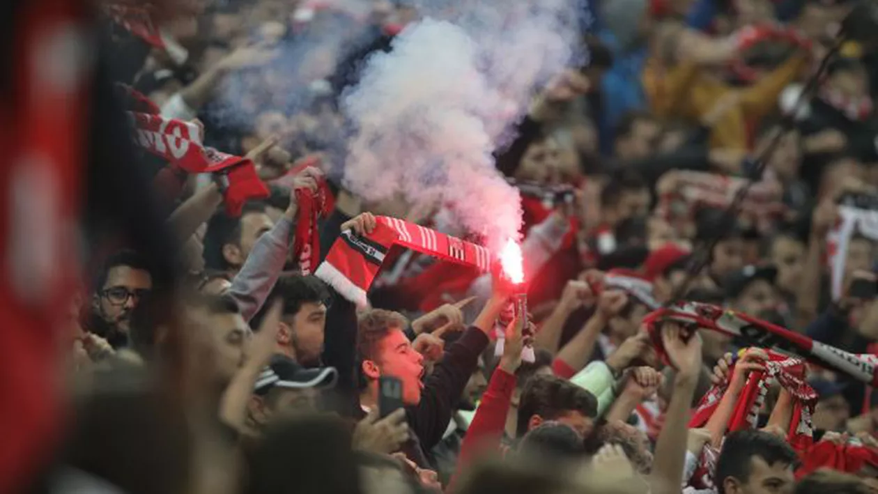 Scene violente la meciul FCSB-Dinamo: Mai mulți suporteri au fost amendați și au primit interdicția de a intra pe stadion timp de un an 