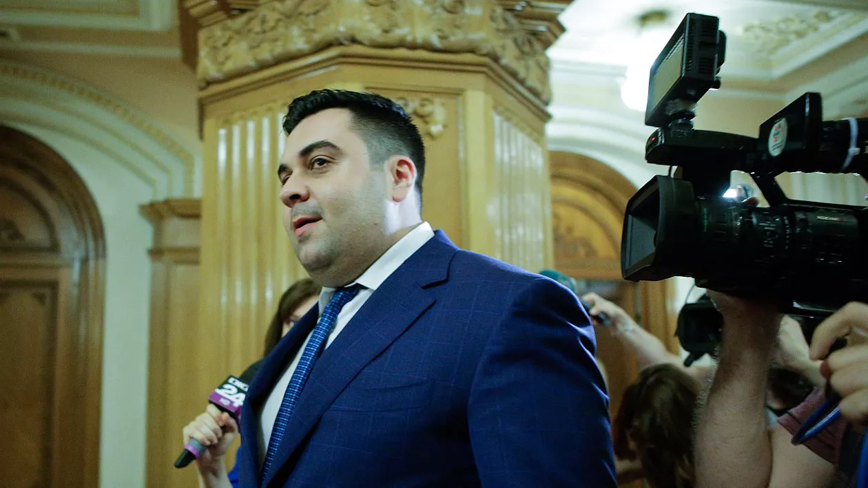 Ce s-a ales de 'sutele' de vagoane modernizate promise de Răzvan Cuc: CFR Călători a anuțat oficial că până la finalul anului vor fi doar 54