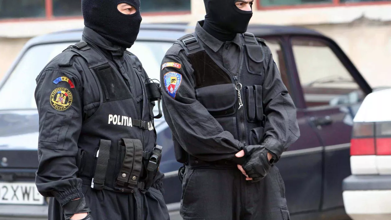 Poliţia a efectuat percheziţii în Bucureşti într-un dosar de proxenetism şi act sexual cu un minor