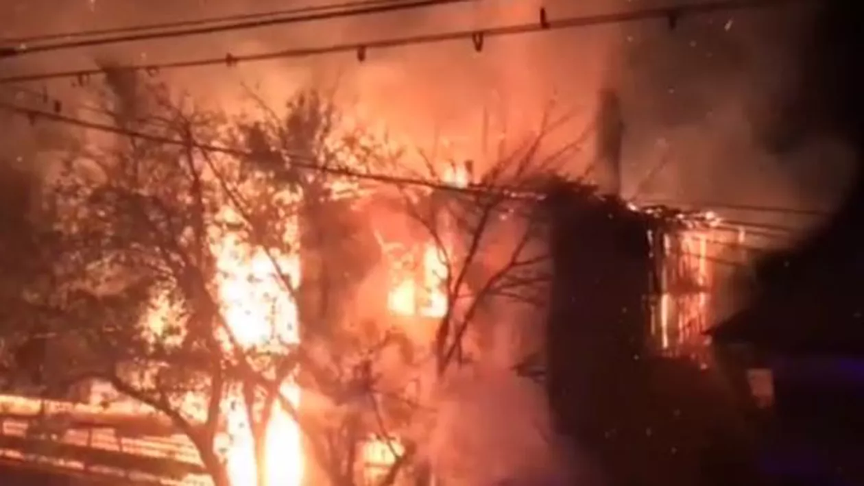 Incendiu devastator în Slatina! Intervenție contracronometru a pompierilor (VIDEO)