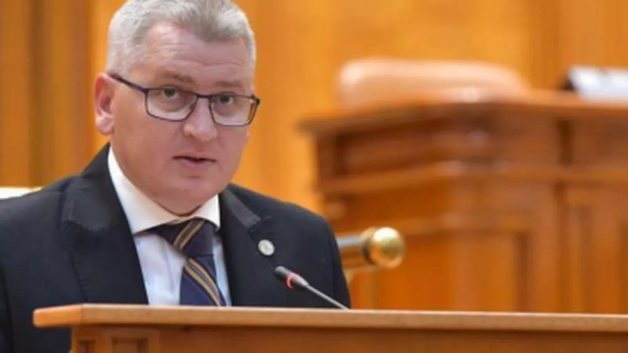 Moțiune de cenzură | Roman (PNL): 'Vă rog să solicitaţi retragerea trupelor de jandarmi din Parlament. Locul lor e pe STRADĂ, acolo unde 7.000 de criminali, violatori şi tâlhari îşi fac de cap' / Ciolacu (PSD): 'Este o decizie a dânşilor'
