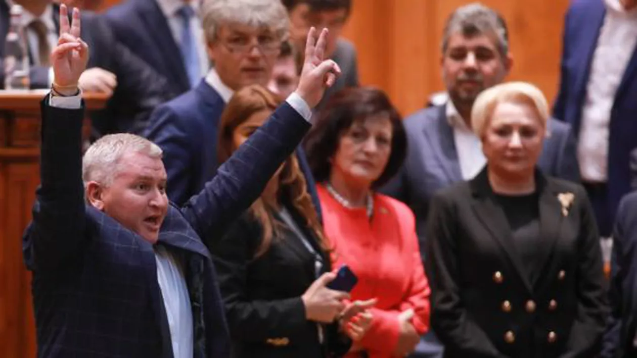 Exuberanță și bucurie în tabăra opoziției la moțiunea de cenzură: Atmosferă de înmormântare la PSD (GALERIE FOTO)