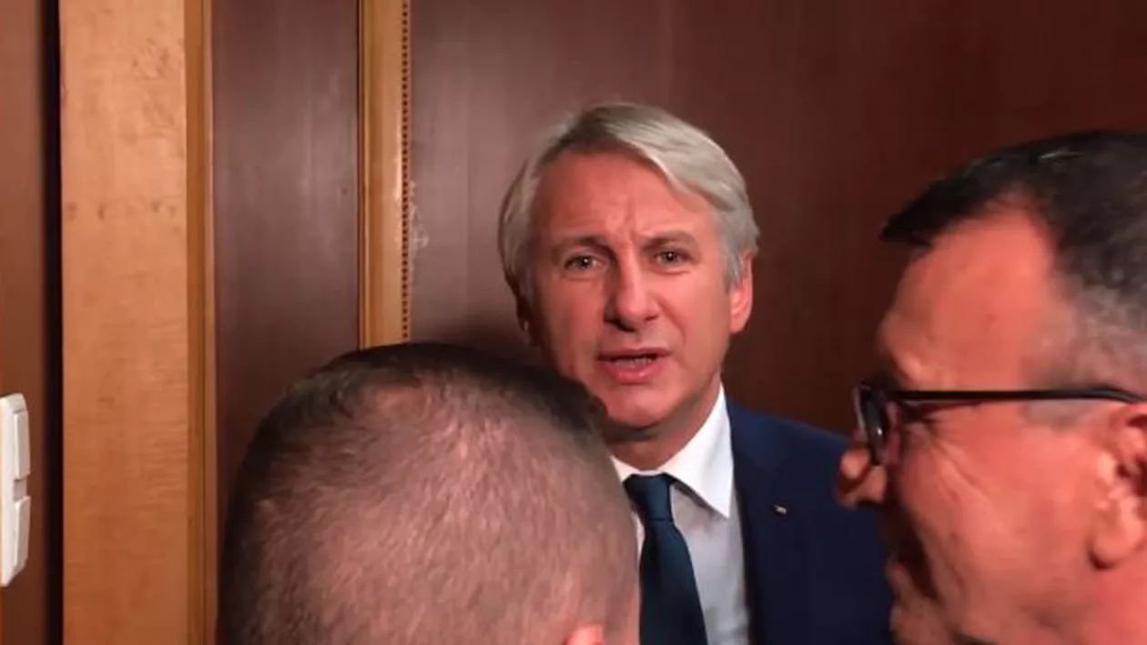 Mitocănie până la capăt. Teodorovici se face că nu-și amintește că a jignit o jurnalistă de la B1.ro: ”Nu știu despre ce vorbiți”. Ciolacu, Stănescu și Iordache, plini de rânjete la reacția halucinantă a PSD-istului (VIDEO)
