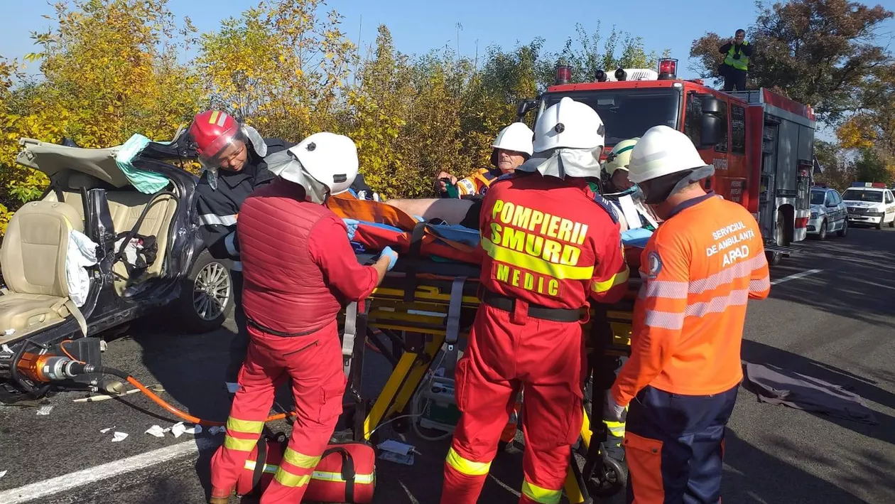 Accident CUMPLIT în Arad. S-a activat PLANUL ROȘU. Intervine elicopterul SMURD (FOTO)