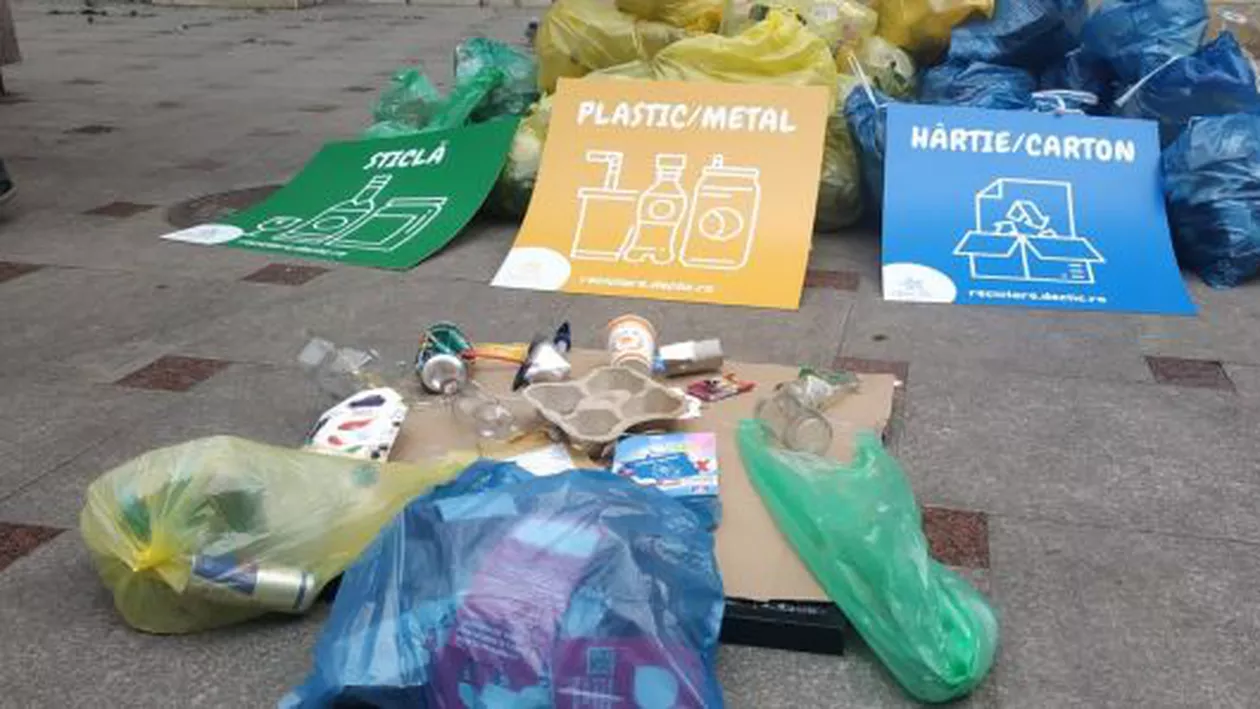 Protest în fața Gărzii de Mediu: Platforma Declic acuză lipsa condițiilor pentru colectarea selectivă a gunoaielor / Cum se apără reprezentanții instituției (FOTO)