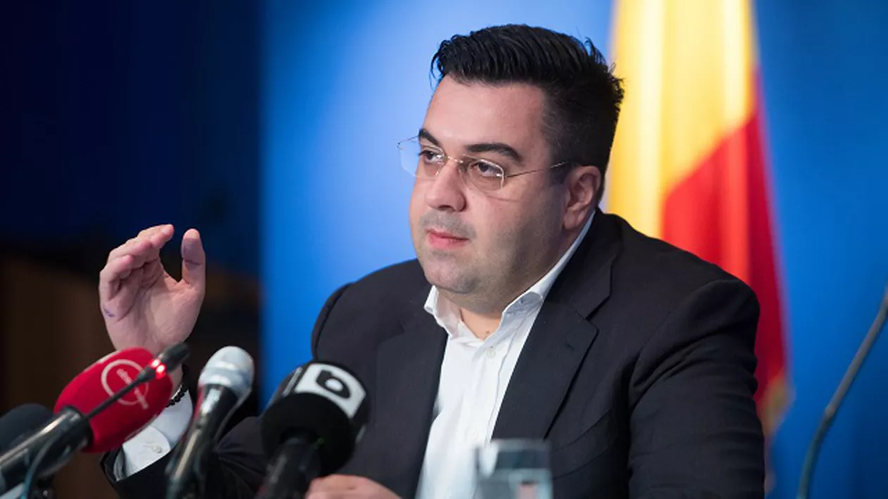 Ministrul Răzvan Cuc recunoaște că s-a întâlnit cu fosta șefă TAROM, cu o zi înainte de moțiune, și că a cerut lista cu deputații și senatorii care zburau spre București: „Am întrebat-o ce parlamentari vin, ca să știu că totul e în regulă” (VIDEO)