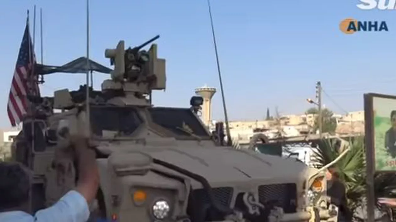 Abandonarea kurzilor în fața invaziei turce a distrus imaginea armatei SUA: Blindatele americane, atacate cu pietre și fructe stricate (VIDEO)