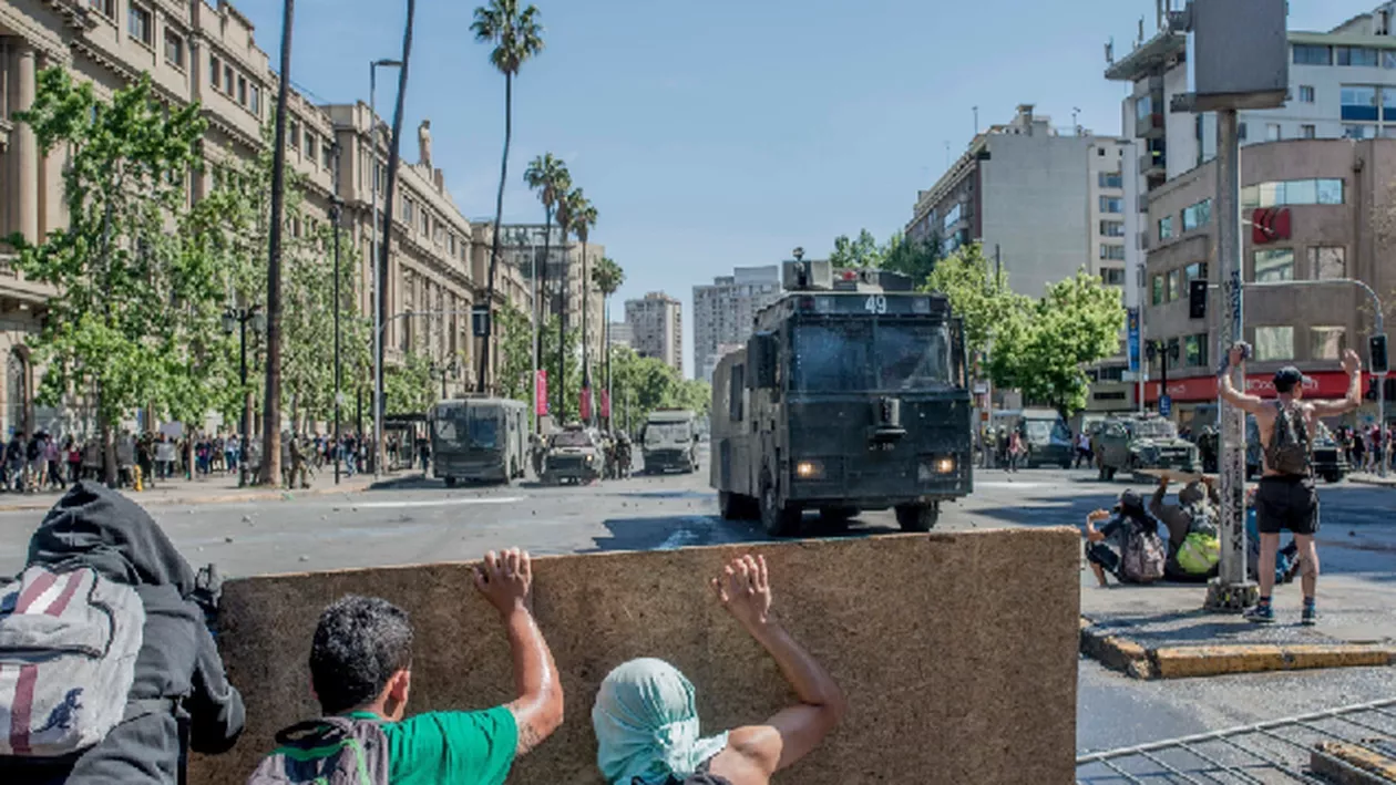 Numărul victimelor continuă să crească în Chile, după ce militarii au deschis focul asupra demonstranţilor (FOTO, VIDEO)