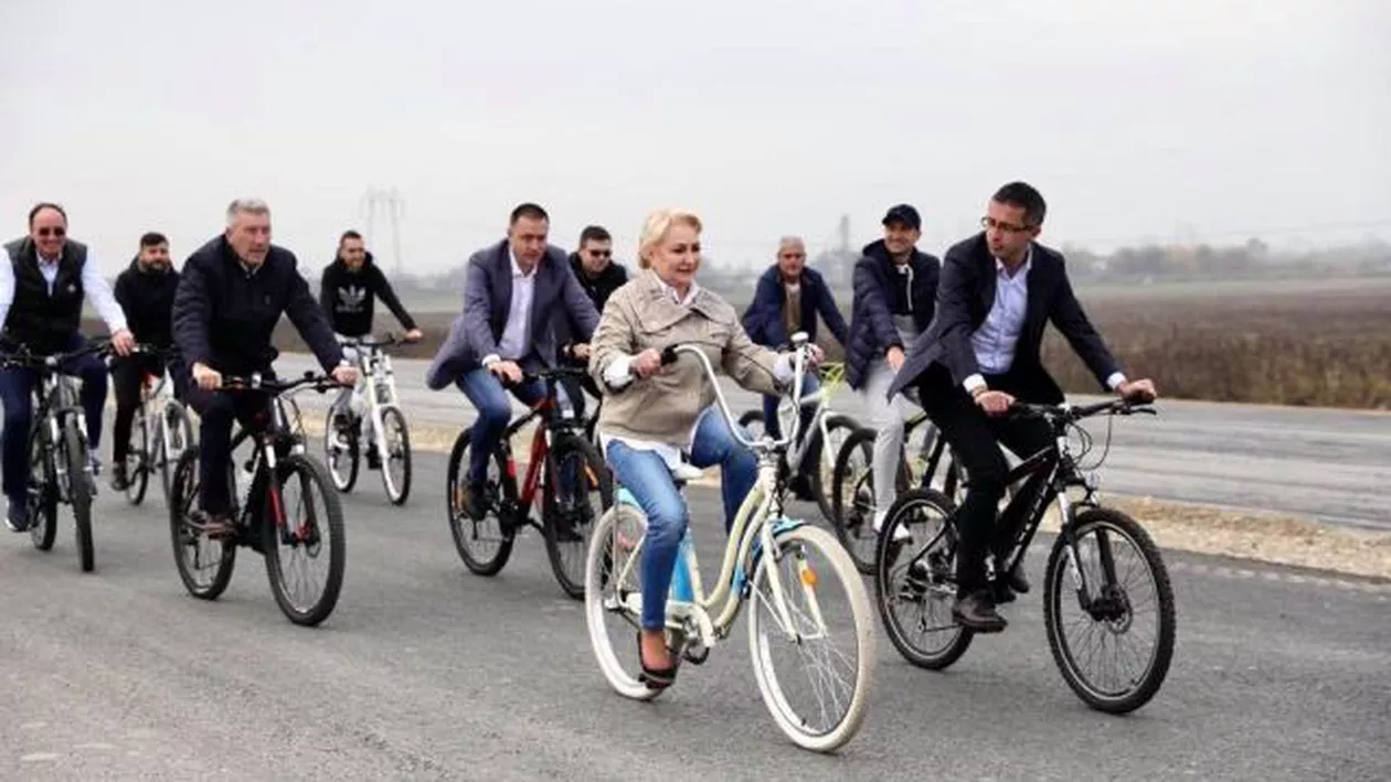 Viorica Dăncilă, vizită electorală pe bicicletă, pe șantierul centurii Bacăului (VIDEO)