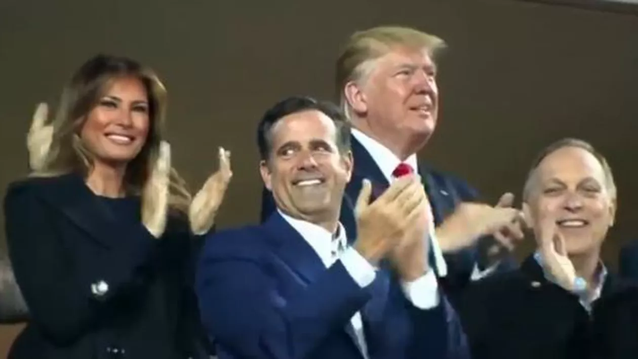 Donald Trump, HUIDUIT la un meci de baseball. ”ÎNCHIDEȚI-L!” (VIDEO)