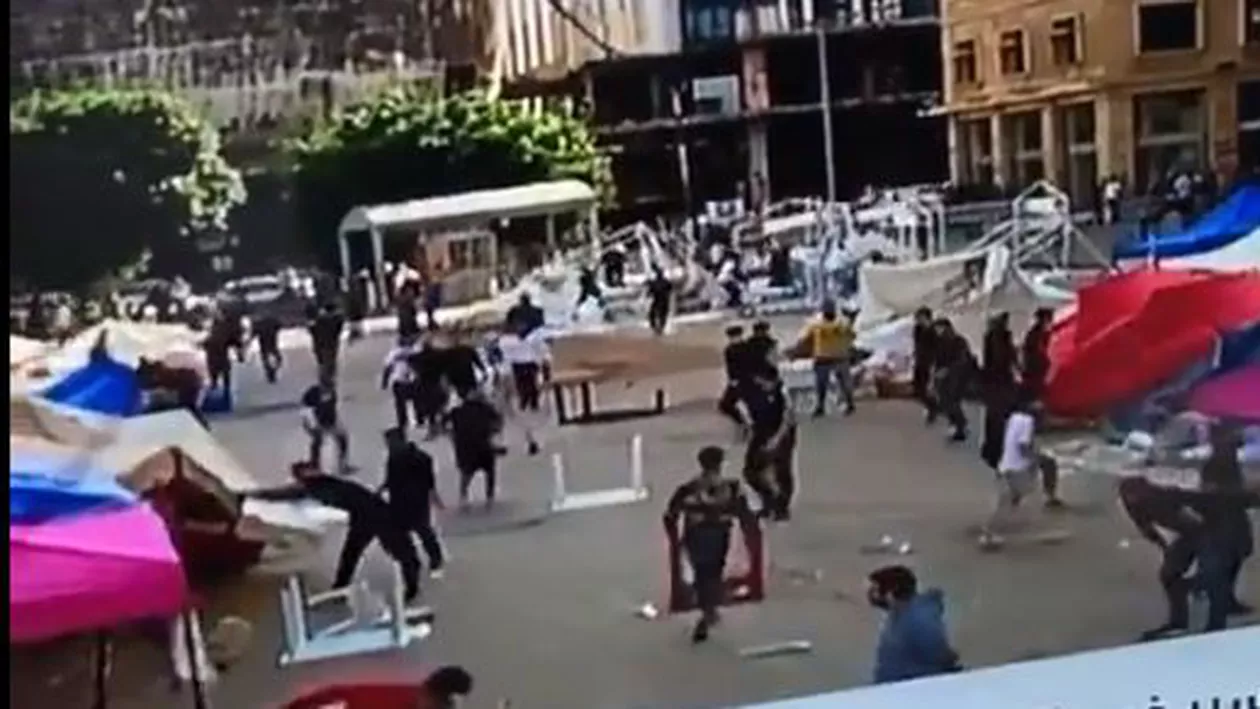 Liban: Bărbați înarmați cu bâte au atacat manifestații care protestau împotriva premierului Hariri (VIDEO)