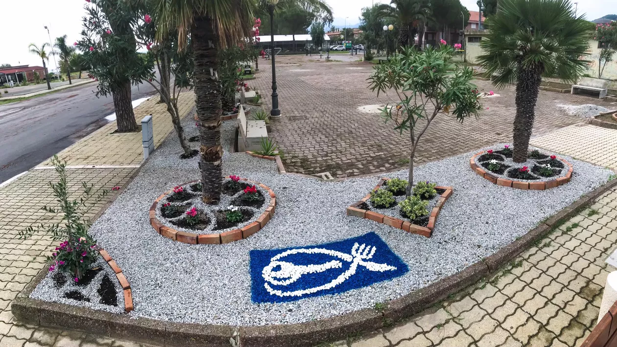 ROMÂN felicitat public de autoritățile ITALIENE pentru inițiativa VOLUNTARĂ privind resturarea parcului din oraș: 'Spiritul civic nu are cetățenie' (FOTO)
