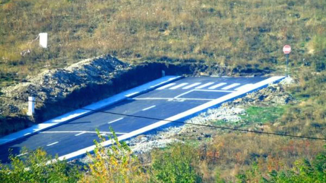 Doar în România! STRADĂ ASFALTATĂ care se termină ÎN CÂMP! UNDE se află amplasată (FOTO INCREDIBIL)
