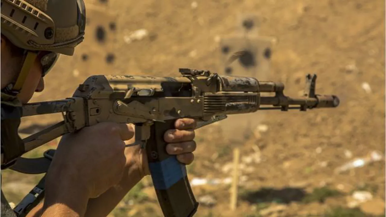 Ministerul Educației din Rusia introduce lecții tematice de asamblare și dezasamblare a unei puști de asalt Kalașnikov AK-47 pentru a forma sentimentul de patriotism