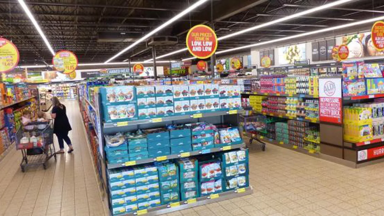 ȘOCANT! A mers la cumpărături ÎN CHILOȚI TANGA! TOȚI AU ÎNCREMENIT! (FOTO)