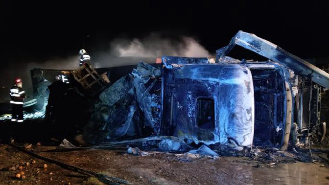 Un camion plin cu pui congelați a luat foc în Constanța (VIDEO)