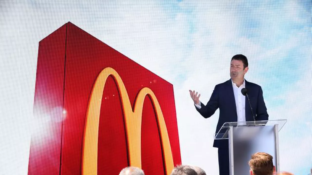 Directorul general al McDonald’s, DEMIS din cauza unei relaţii cu o angajată