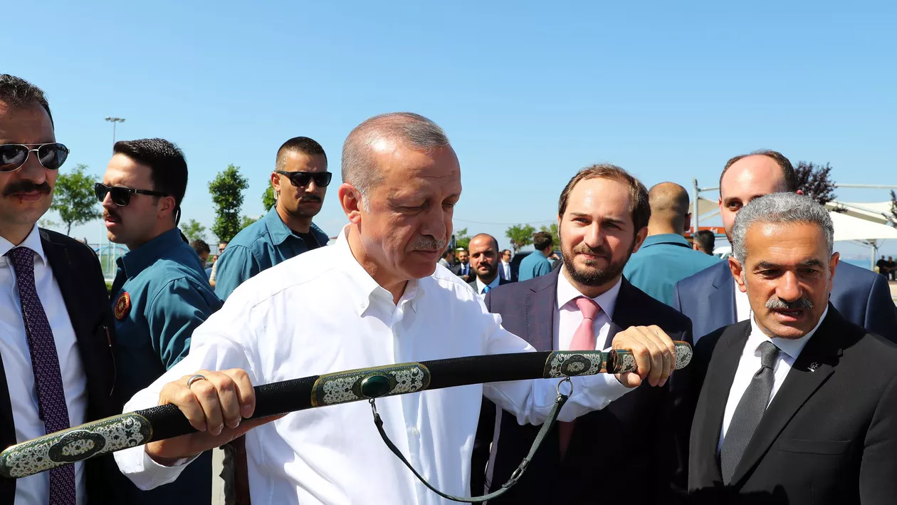 Președintele Ergodan câștigă popularitate în Turcia, după ofensiva militară din nord-estul Siriei / Operațiunea „Izvorul Păcii” a fost susținută de 4 din 5 partide parlamentare