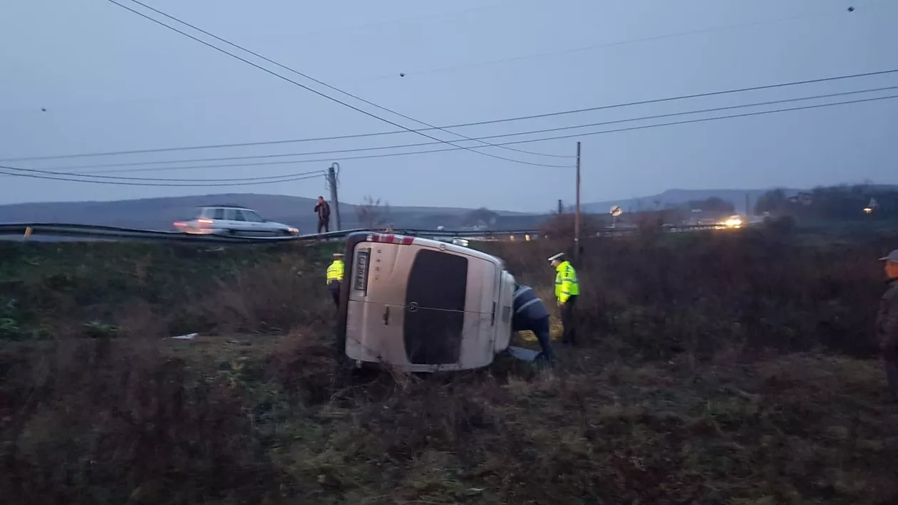 ALERTĂ! Un microbuz cu pasageri S-A RĂSTURNAT în Cluj! BILANȚUL VICTIMELOR