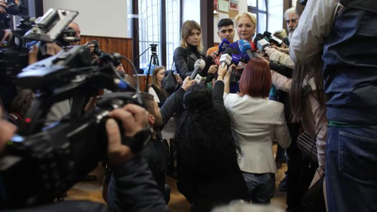 INCREDIBIL cum S-A ÎMBRĂCAT Viorica Dăncilă când a venit la vot! Alegătorii au crezut că nu văd bine! (GALERIE FOTO)