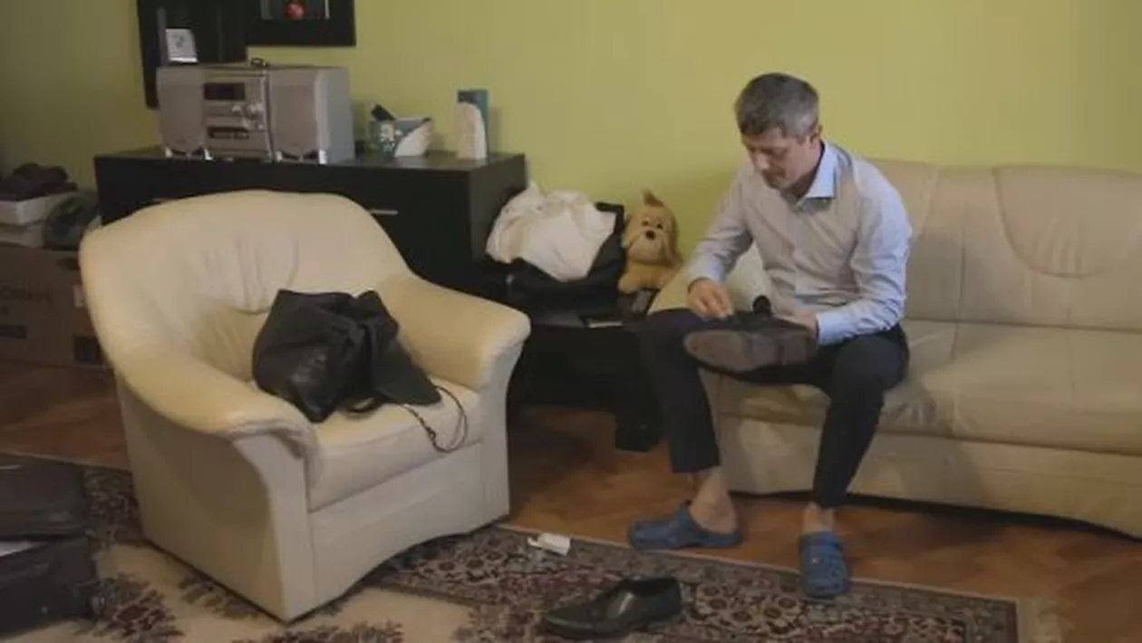 Imagini inedite cu Dan Barna în papuci de casă / Prima reacție după pierderea alegerilor: Mi-aș reproșa, dar nu știu ce puteam să fac. Să trimit moaștele prin țară! (VIDEO)